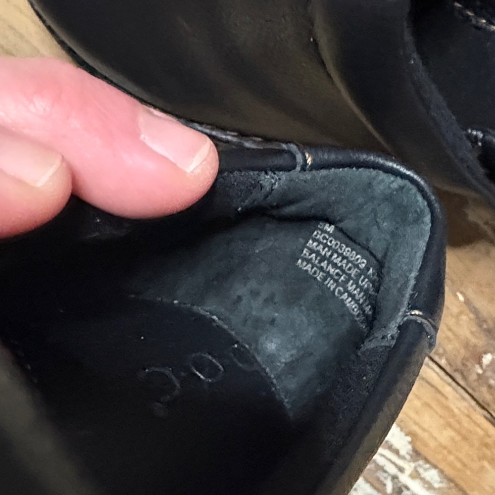 b.o.c. Women's Black Leather Mules - Picture 7 of 9